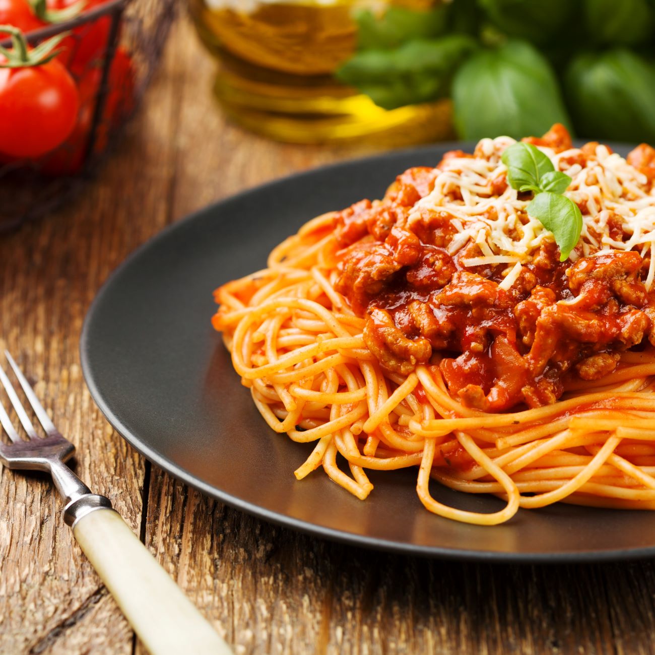 Bolognese z robota kuchennego GrandPrix jest prezentowane na spaghetii.